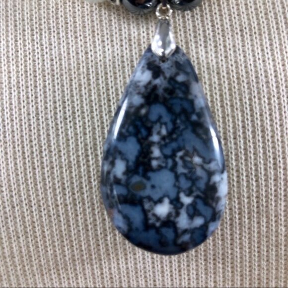 Obsidian & Pearls Statement Piece Necklace - Picture 5 of 7